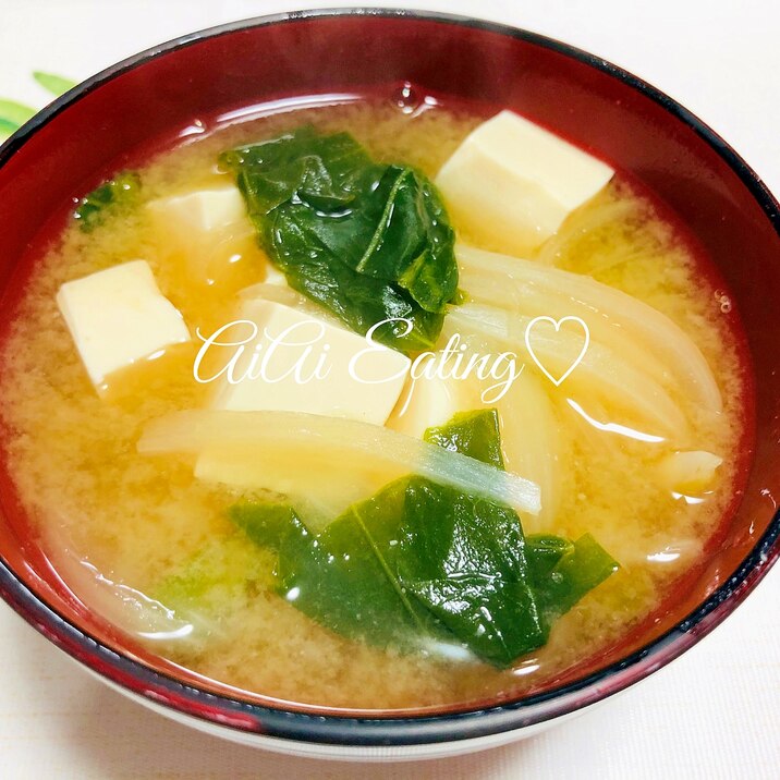 ♡簡単汁物♪豆腐と玉ねぎと小松菜の味噌汁♡